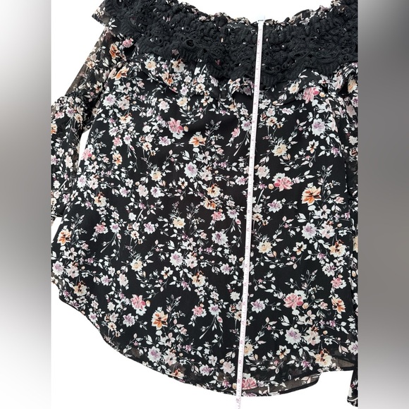 White House Black Market Off Shoulder Black Floral Crochet Lace Blouse XS - Picture 6 of 10